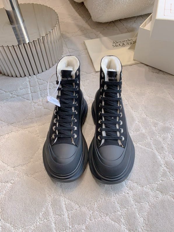 Boots women's on fur winter