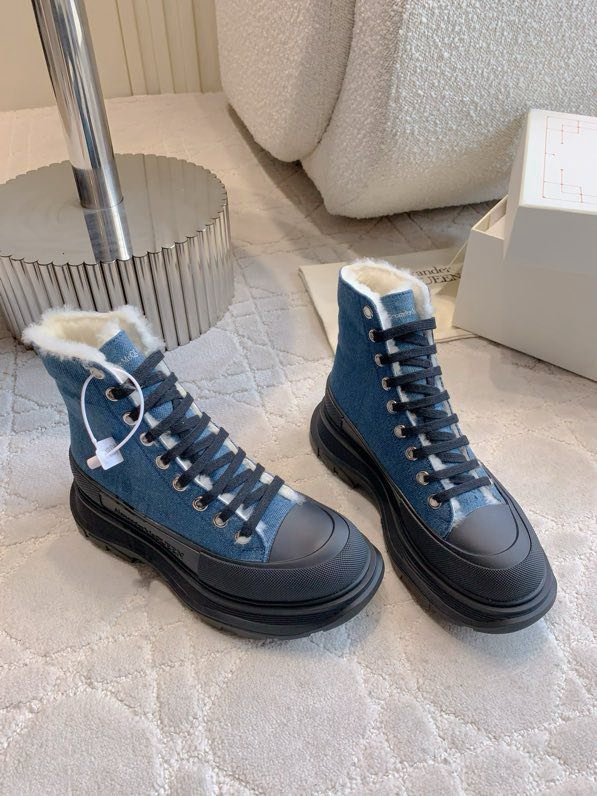 Boots women's on fur winter