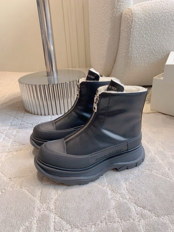 Boots women's on fur winter фото 2