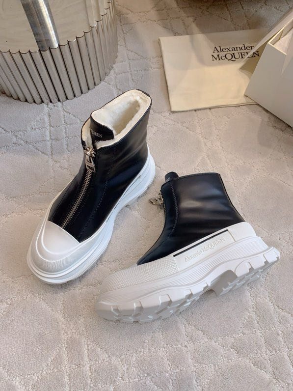 Boots women's on fur winter фото 2