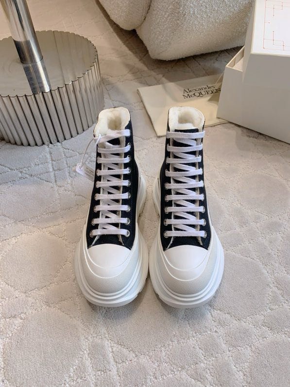 Boots women's on fur winter фото 2