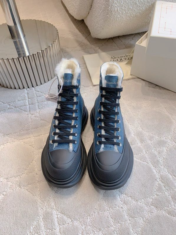 Boots women's on fur winter фото 2