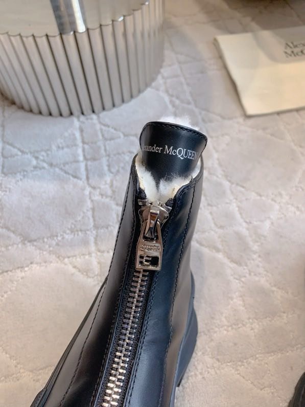 Boots women's on fur winter фото 3