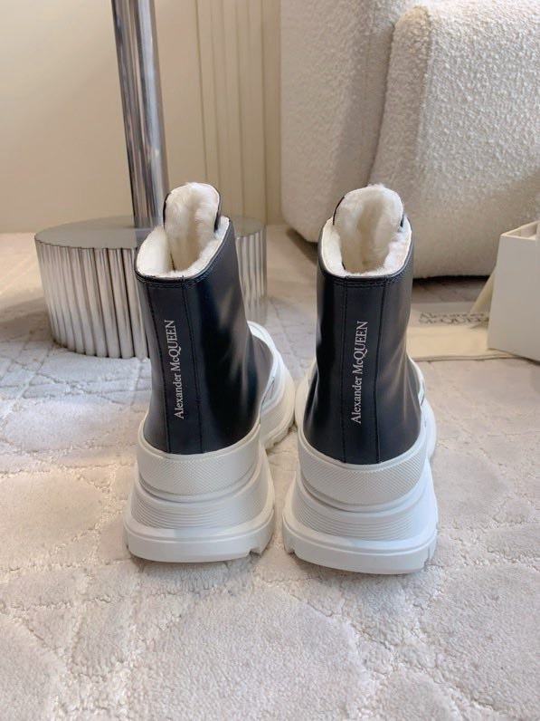 Boots women's on fur winter фото 3