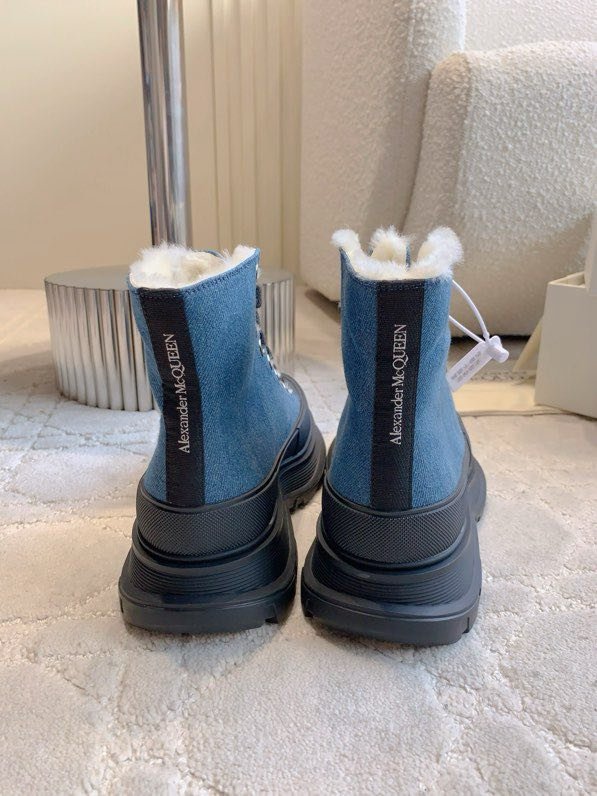 Boots women's on fur winter фото 3