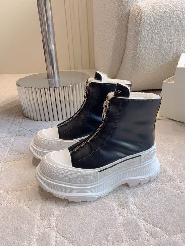 Boots women's on fur winter фото 4