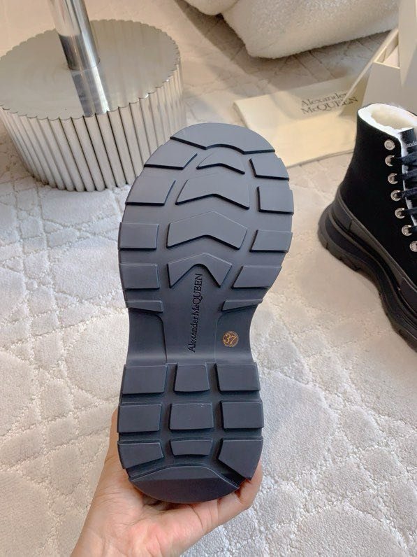 Boots women's on fur winter фото 4