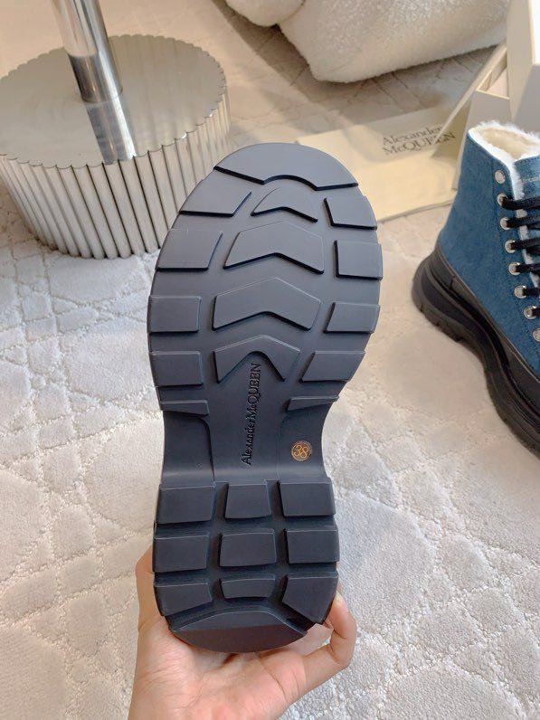 Boots women's on fur winter фото 4