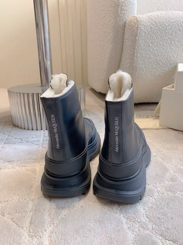 Boots women's on fur winter фото 5