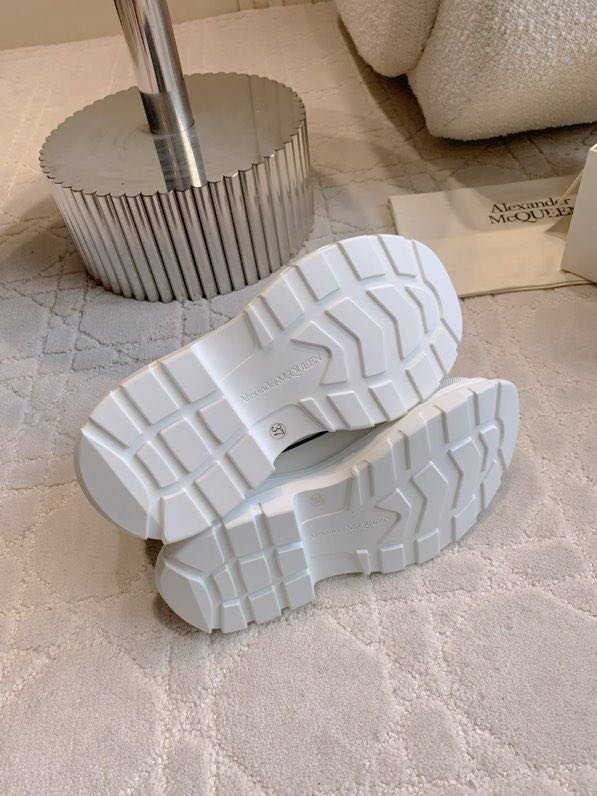 Boots women's on fur winter фото 5