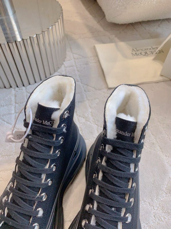 Boots women's on fur winter фото 5