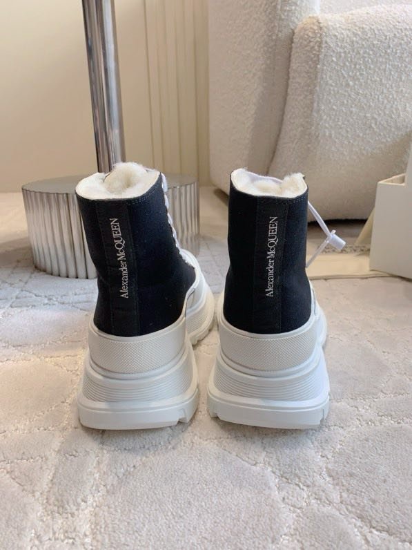 Boots women's on fur winter фото 5