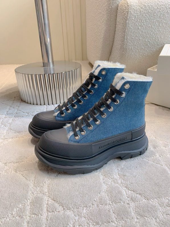 Boots women's on fur winter фото 5