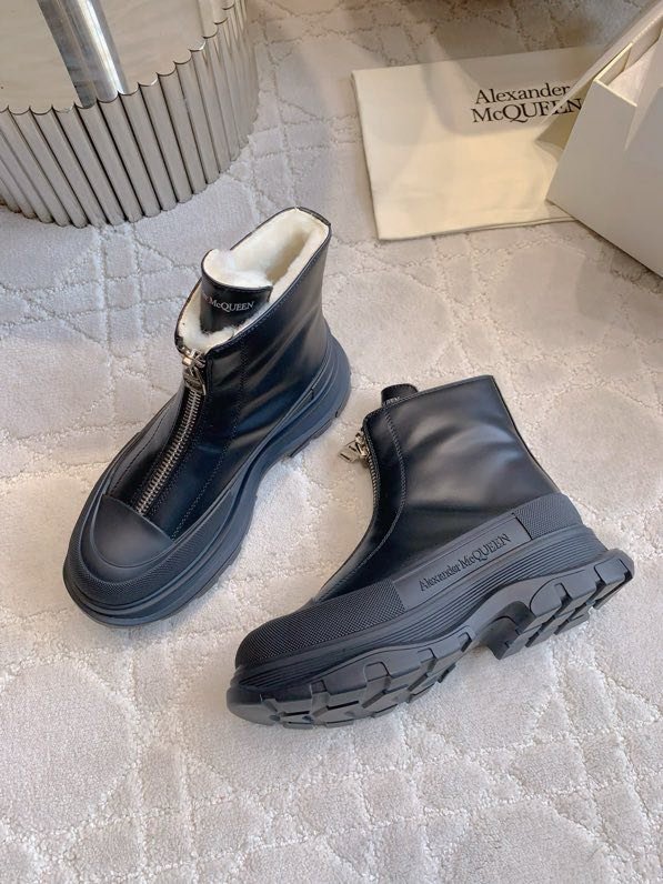 Boots women's on fur winter фото 6