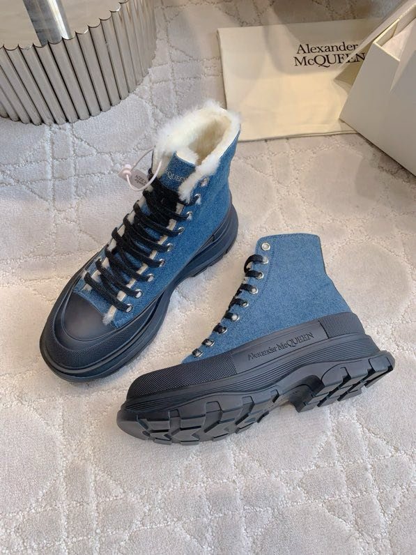 Boots women's on fur winter фото 6