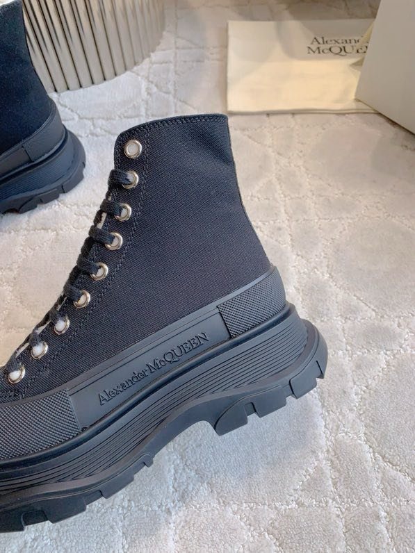 Boots women's on fur winter фото 7