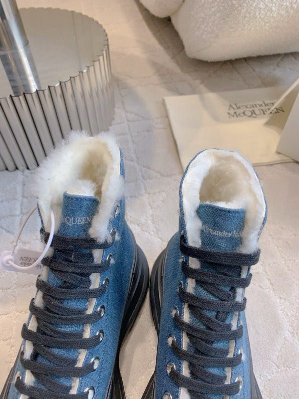 Boots women's on fur winter фото 7