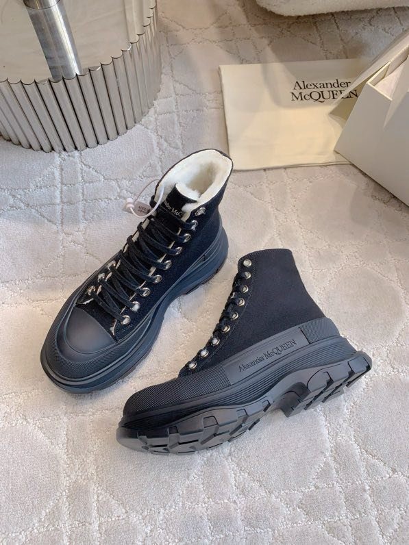 Boots women's on fur winter фото 8