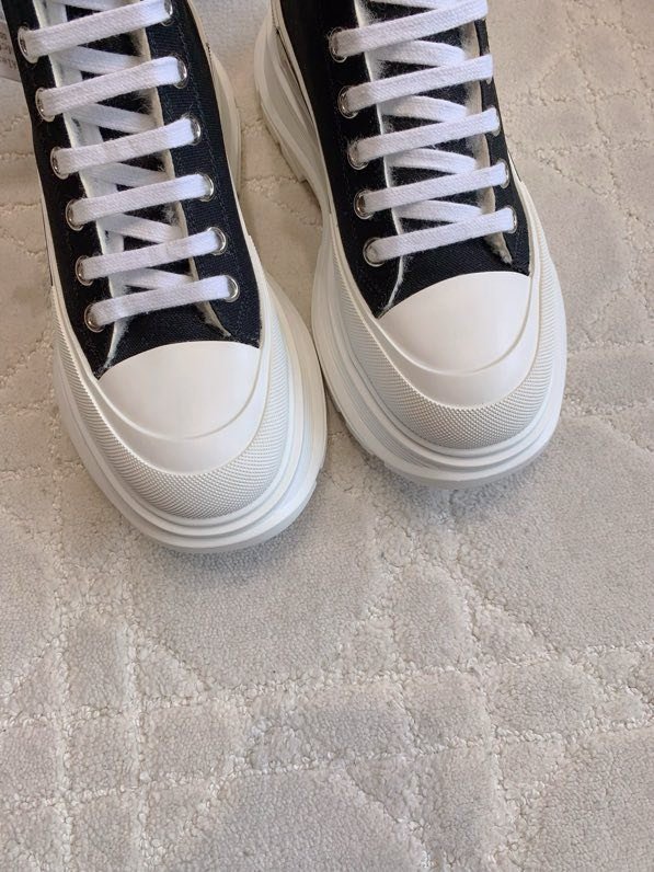 Boots women's on fur winter фото 8