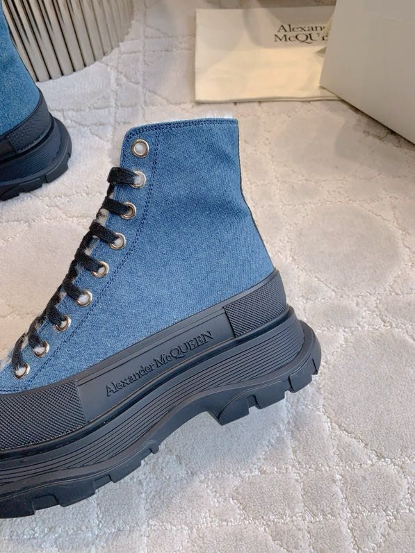 Boots women's on fur winter фото 8