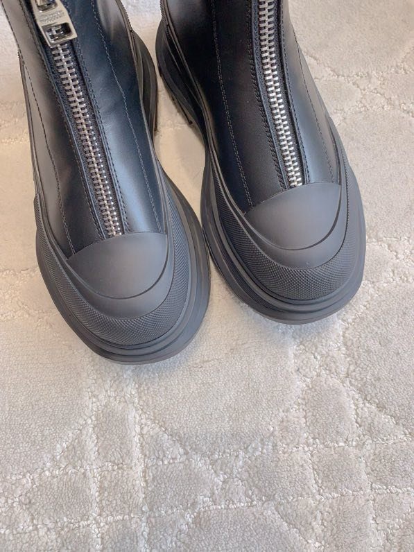 Boots women's on fur winter фото 9