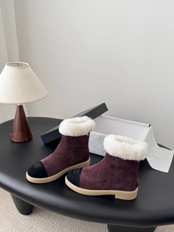 Boots women's on fur