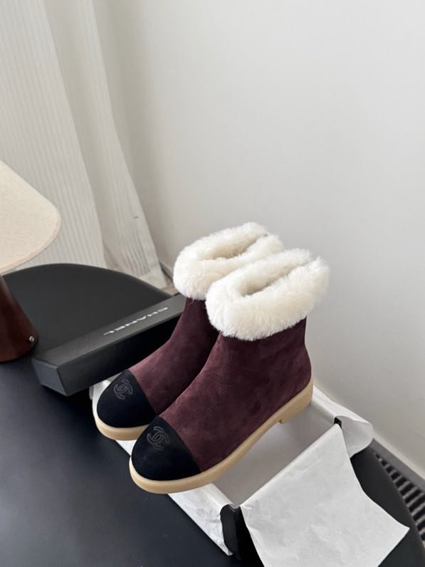 Boots women's on fur фото 8