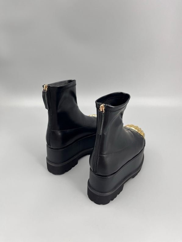 Boots women's on platform фото 2