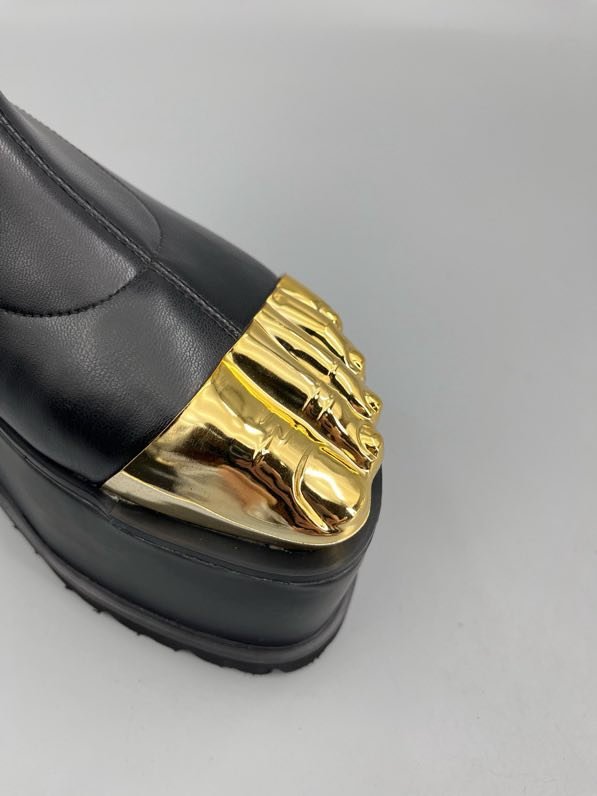 Boots women's on platform фото 8