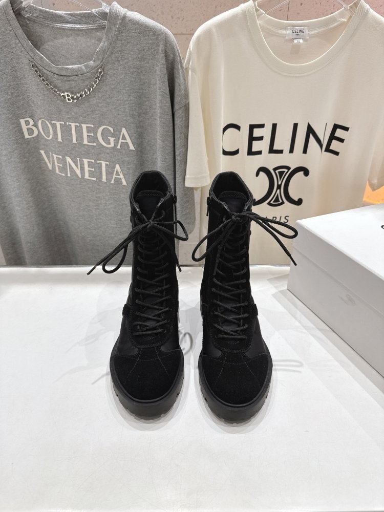 Черевики жіночі на товстої підошві зі шнурівкою