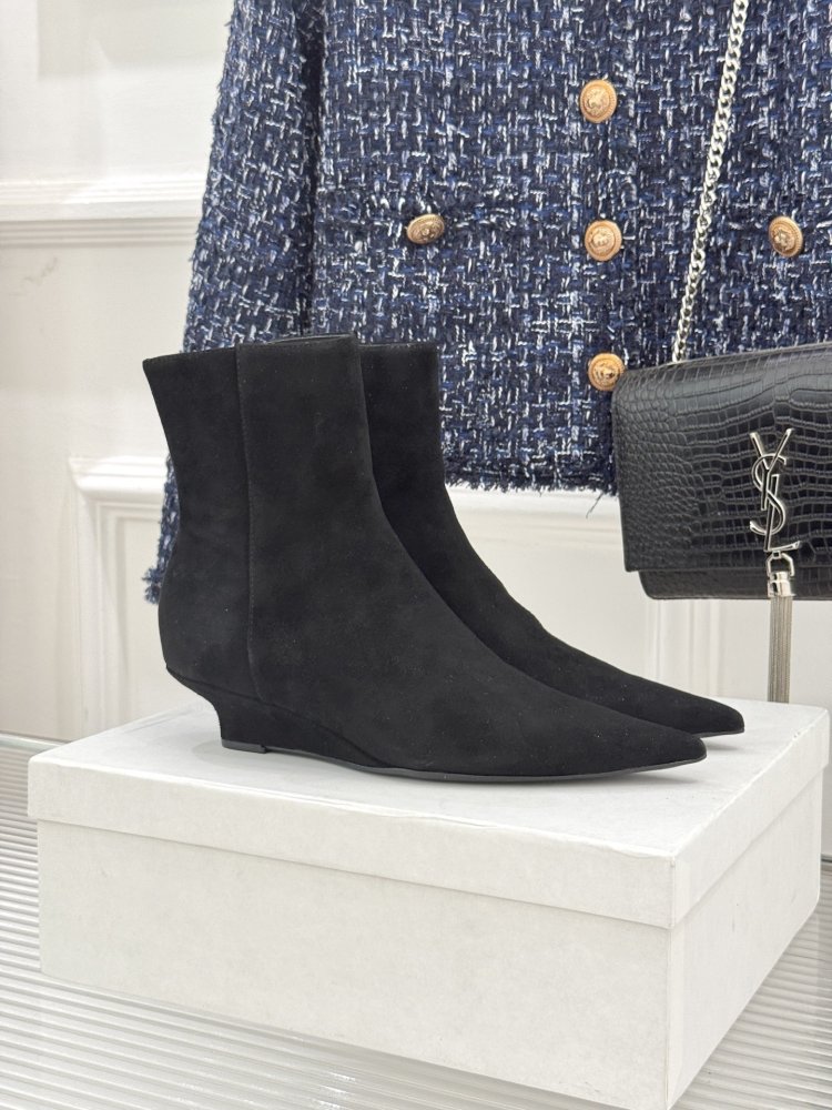 Ботинки женские с острым носком