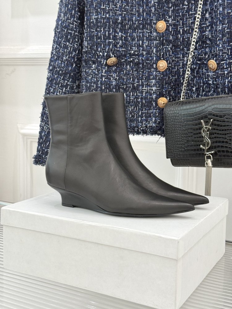 Черевики жіночі з гострим носком