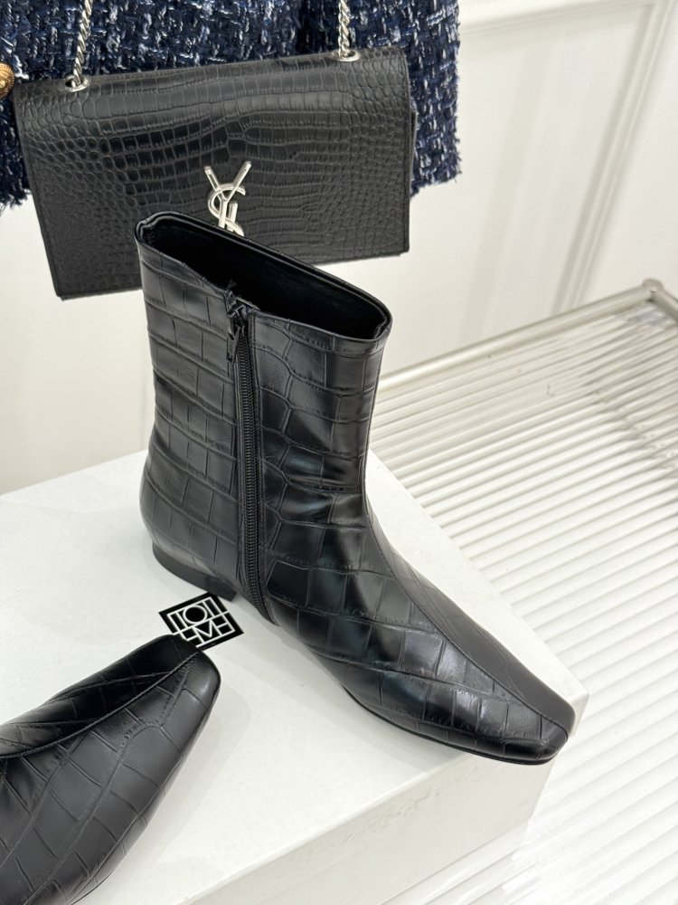 Boots women's from sharp the toe фото 3