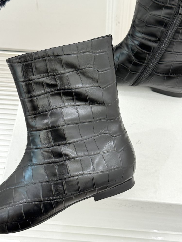 Boots women's from sharp the toe фото 6