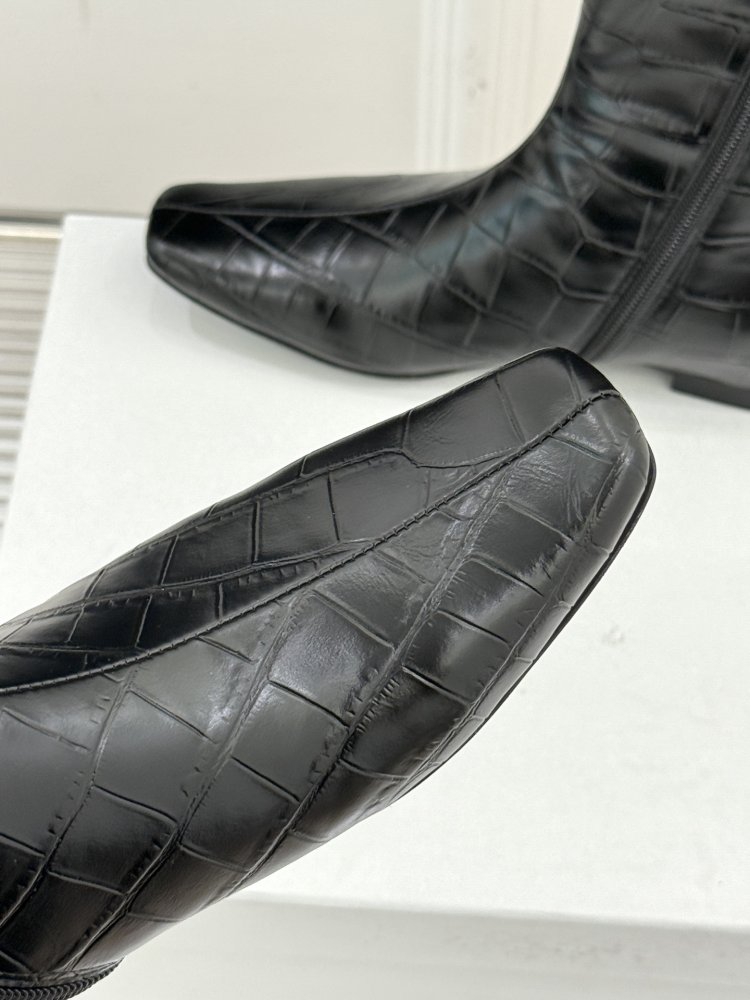 Boots women's from sharp the toe фото 7