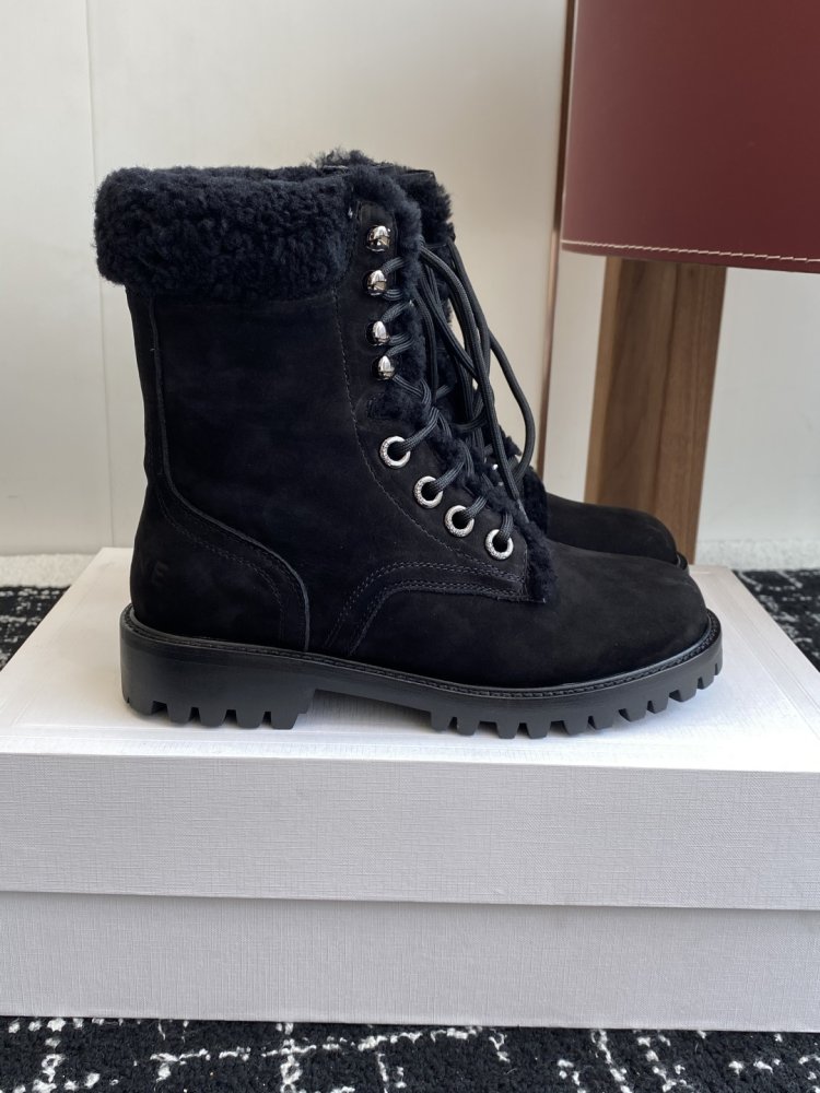 Boots women's winter on fur фото 2