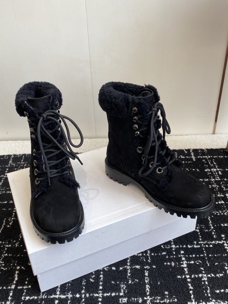 Boots women's winter on fur фото 3