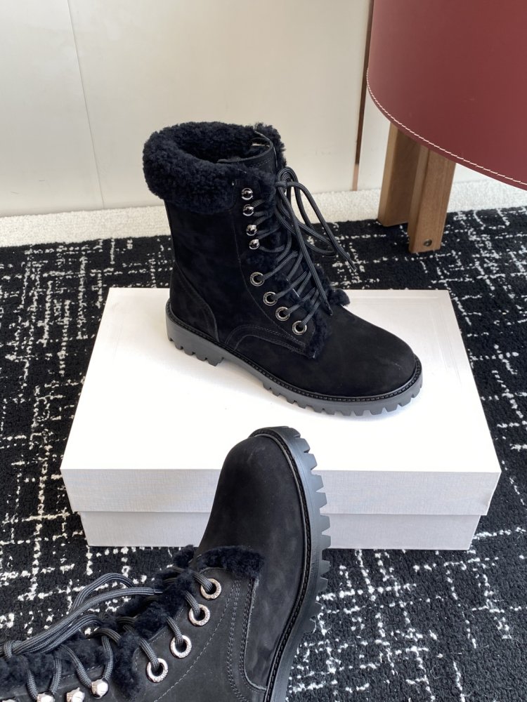 Boots women's winter on fur фото 7