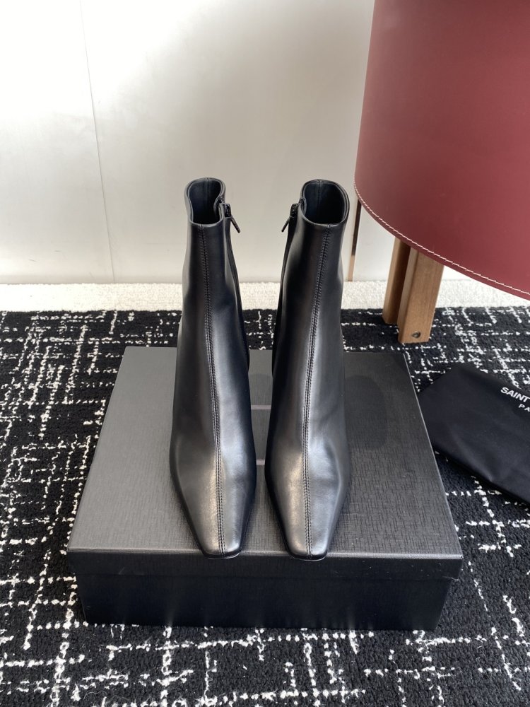 Черевики жіночі