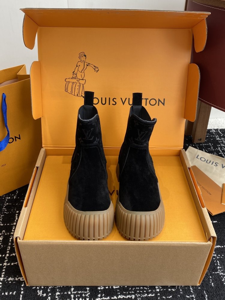 Черевики жіночі