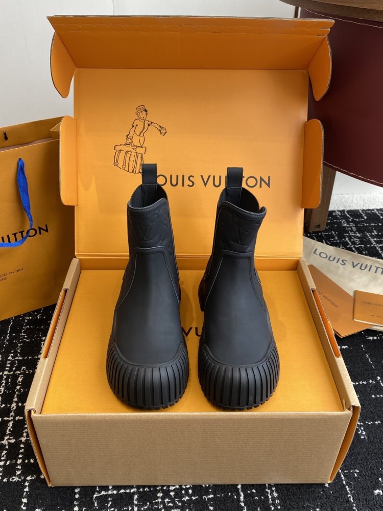 Черевики жіночі