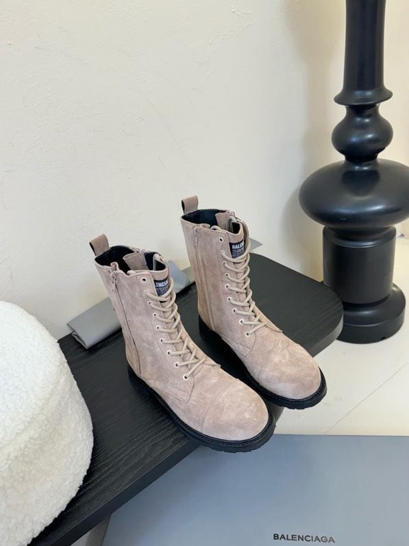 Boots women's