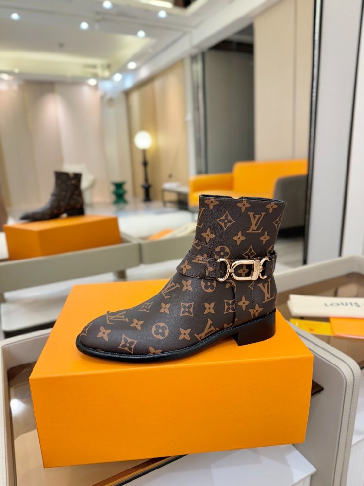 Черевики жіночі