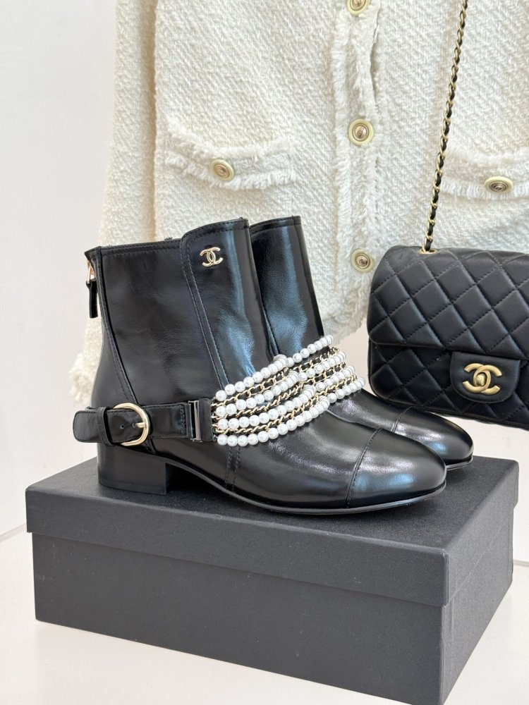 Черевики жіночі