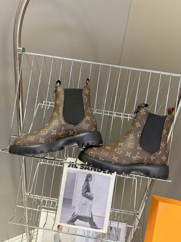 Черевики жіночі