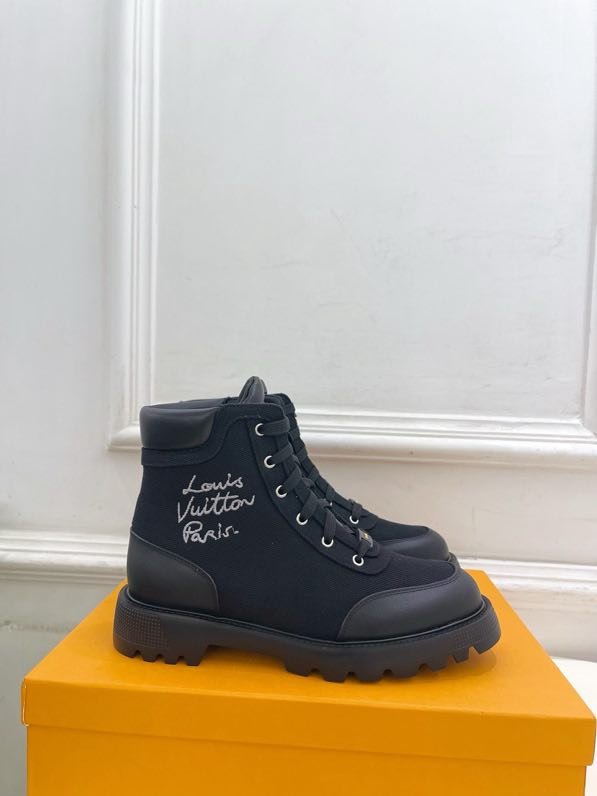 Boots women's