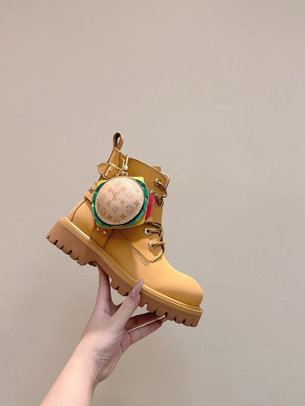 Ботинки женские