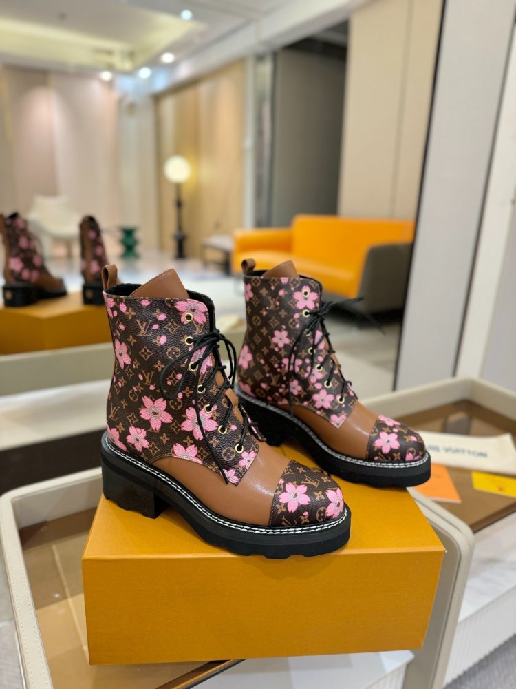 Boots women's фото 2