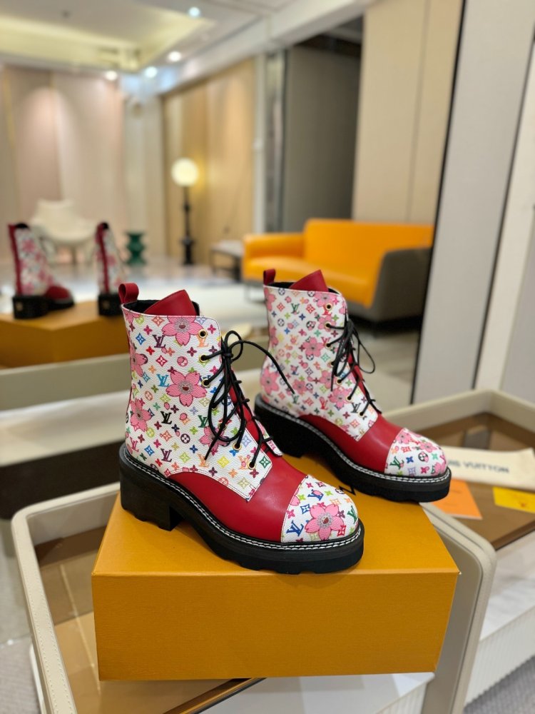 Boots women's фото 2