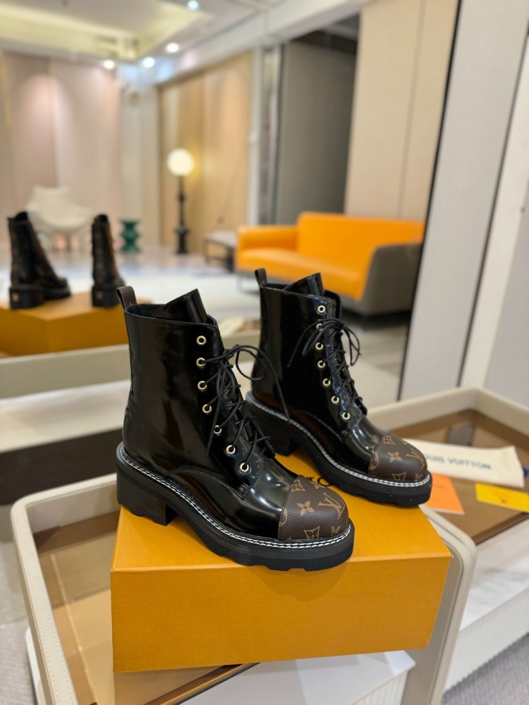 Boots women's фото 2